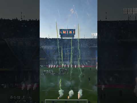 "Esta es tu hinchada que te quiere ver campeón#bocajuniors #Boca #xeneize #cabj #bocajrs" Barra: La 12 &bull; Club: Boca Juniors