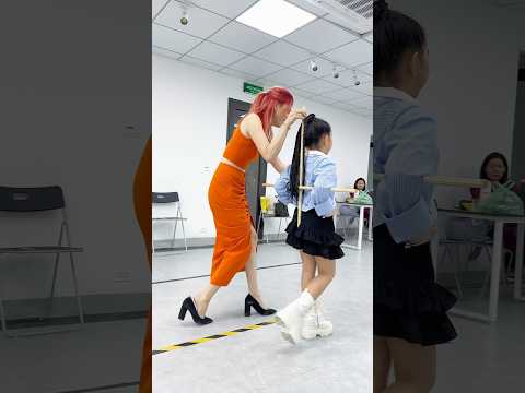 The child model is learning catwalk skills to participate in international competitions|Face of Asia