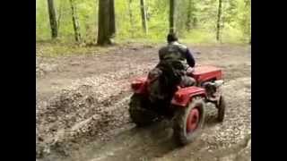 preview picture of video 'mini tractor in the forest'