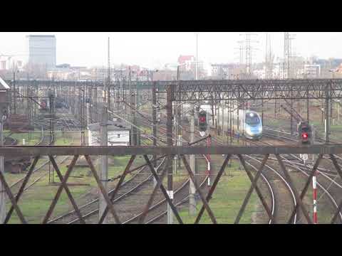 ED250-011, jako EiP 6102 (WR.GŁ.-WAWA.WSCH.) - przelot pod wiaduktem na ul.A.K. ("*ujowe ujęcie")