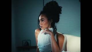 Musik-Video-Miniaturansicht zu Stealin' Love Songtext von Leigh-Anne