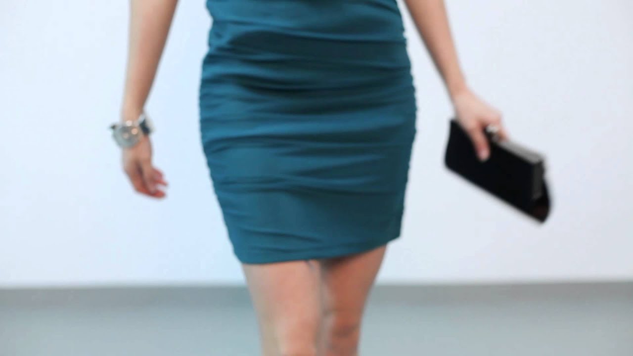 Marszczona sukienka na jedno ramię marki Eva&Lola - model 3905-1