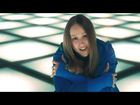 EMY  - Farbenblind (0fficial Music Video)