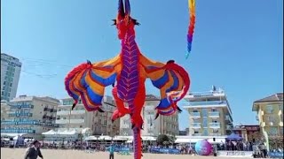 Il cielo di Jesolo immerso nei colori con il più grande Festival di Aquiloni d'Italia