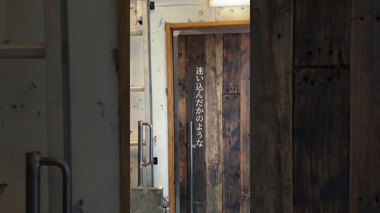 【特別な世界へ】カフェやレストランにぴったり！ドラマチックな演出が叶う木製ドア