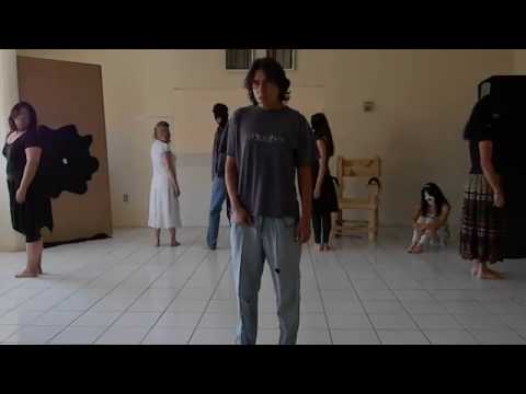 El loco y el cojo lloran