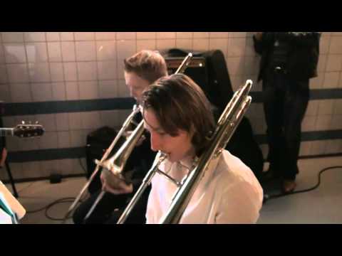 Erskine Hawkins en Bill Johnson - Tuxedo Junction - VHJO Big Band