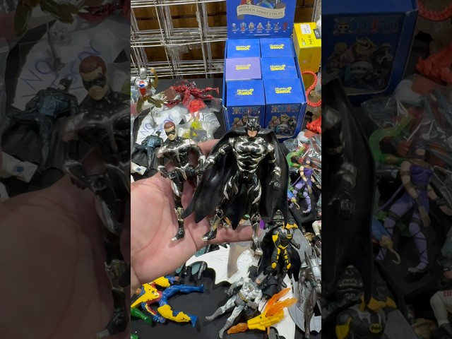 Vídeo relacionado con MINIX Collectible Figurines, Figura de colección 12cm, Superman, Coleccionables para Exhibición, Idea de Regalo, Juguetes para Niños Y Adultos, Fans De DC (MN16662)