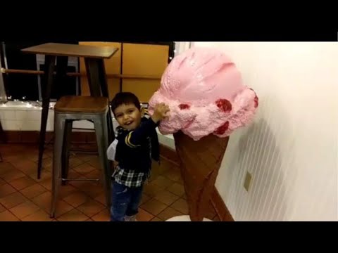 Jamal bought ice cream at ice cream shop/ Dondurmacıdan dondurma aldık