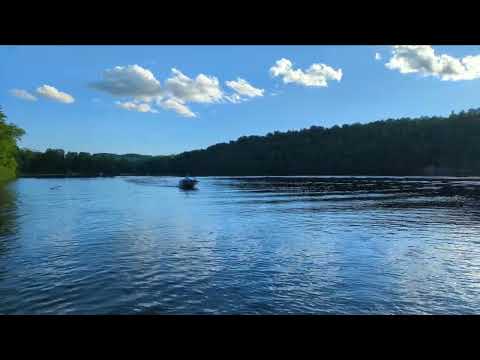 Boat by with the Glastron Sx 170 2006 and E Tec 115 HP