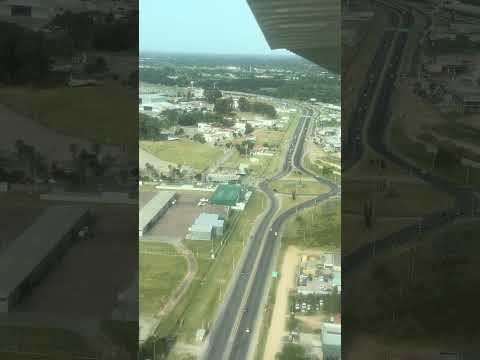 Panorámica del aeropuerto internacional de  Carrasco Uruguay despegando de la pista 07  #uruguay