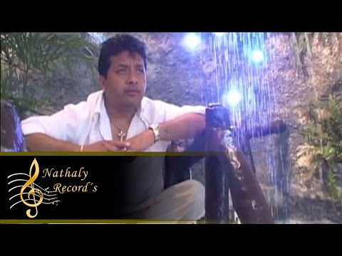 Nostalgia-  Maximo escaleras  Video Oficial )Rockola