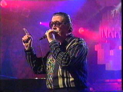 Charlie Musselwhite and Jools Holland " Blues Overtook Me "