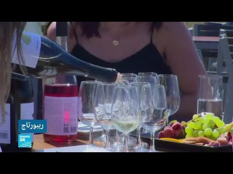 اليونان..منتجو النبيذ في جزيرة سانتوريني يواجهون تحديات تغير المناخ والغزو السياحي