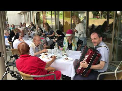 Wo man singt, da lass dich ruhig nieder...