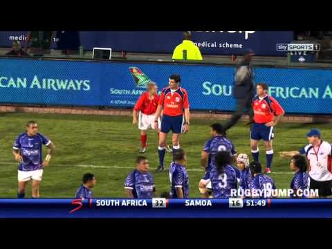 James So'oialo grabs Adriaan Strauss by the balls