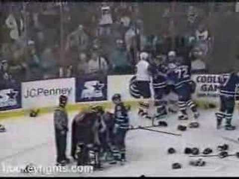 Wendel Clark vs Daniel Lacroix