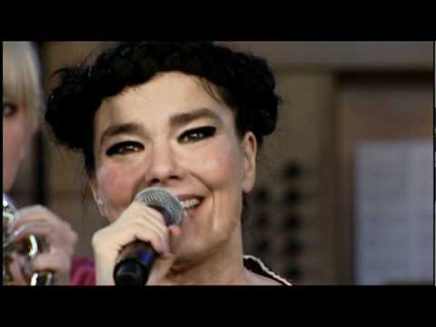 Videoclip de Pneumonia — Björk