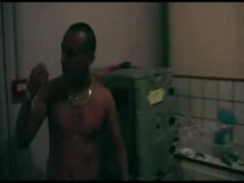 Ades  - Ne part pas - Clip Vidéo