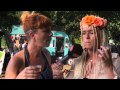 Sofie eet sprinkhanen met Josje (Paradise City 2015)