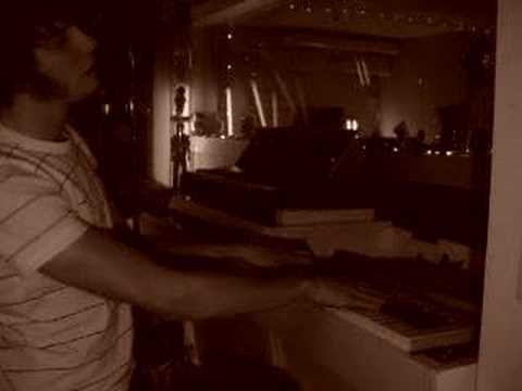 Cirrus Winery plays the Mellotron Hammond B3 w. Basspedals