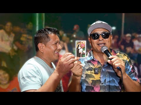 Chino llega al establo y shagui lo recibe con una broma