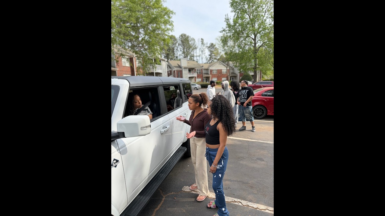 Lacreesha breaks the news to Hope & Faith that they have a job interview at WHATABURGER tomorrow!