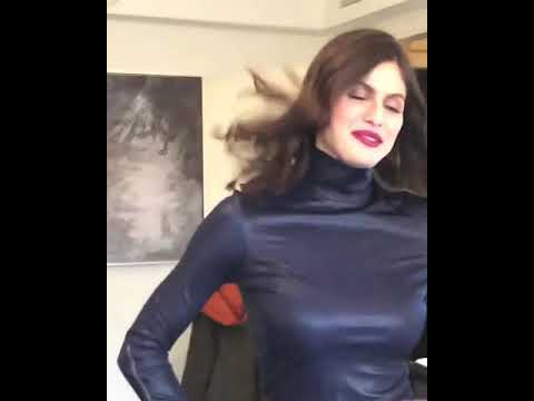 Alexandra Daddario busty and bouncy walk!  VIDEO LOOP!