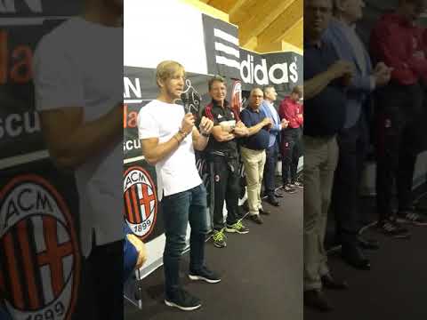 Massimo Ambrosini (ex Capitano dell'AC Milan) racconta la sua esperienza ai camp di calcio dell'AC Milan!