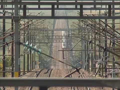 2 TGVs pass at full speed