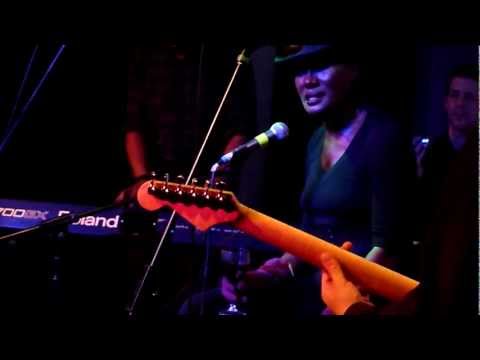 Grace Jones - I've Done It Again- Live