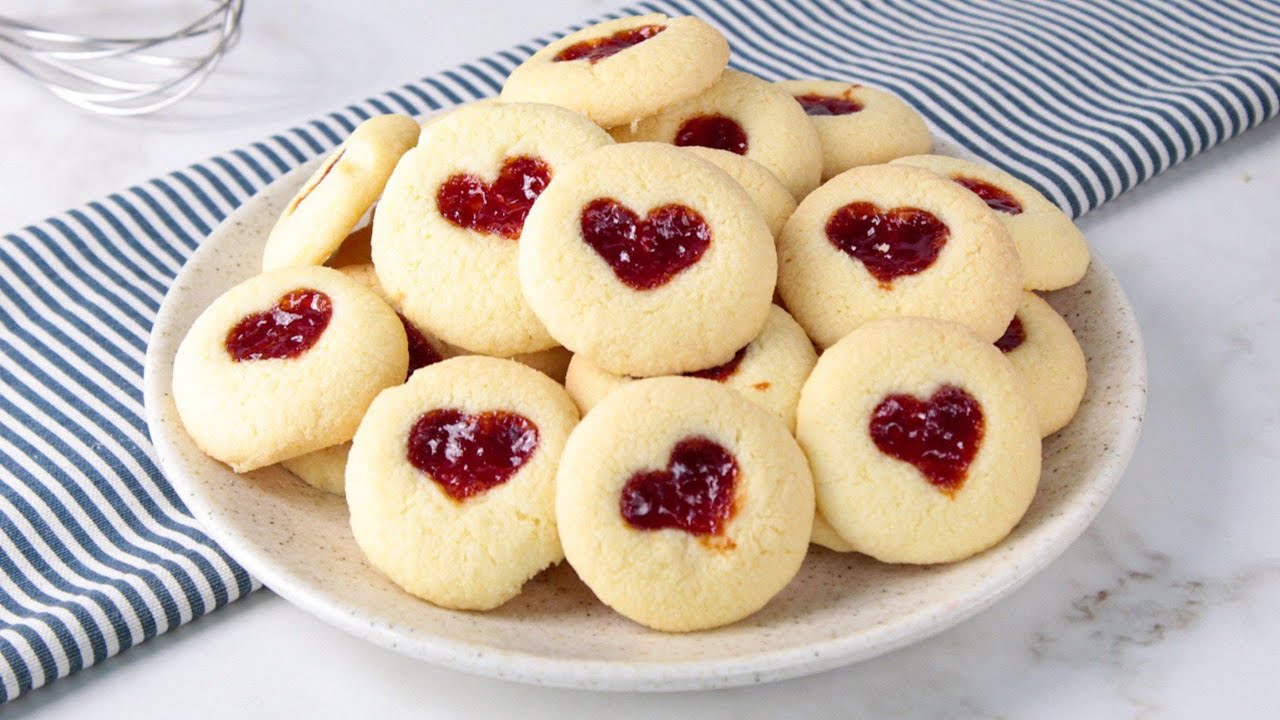RECEITA CLÁSSICA DE BISCOITOS AMANTEIGADOS COM GOIABADA - MANTECAL | Para presentear