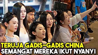 Download lagu Wah Gadis cantik dari China asyik ikut menyanyi, ada tgh duduk pun terkejut Bob main lagu fav mereka mp3