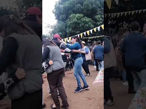 Los Kunu del chamame en la fiesta de San Antonio en el barrio San Antonio en Caá Catí Corrientes 