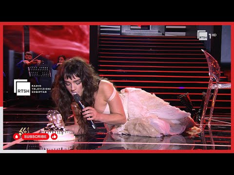 Fest 64/“Femcel Anthem”, Gala Dragot performancë unike në skenë: Kënga lindi nga një periudhë vetmie