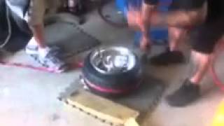 How to: Stretching a Honda ruckus tire