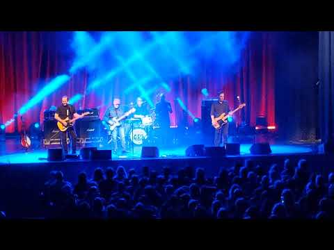 Waking Up On Christmas Morning - The Smithereens with Marshall Crenshaw and Robin Wilson