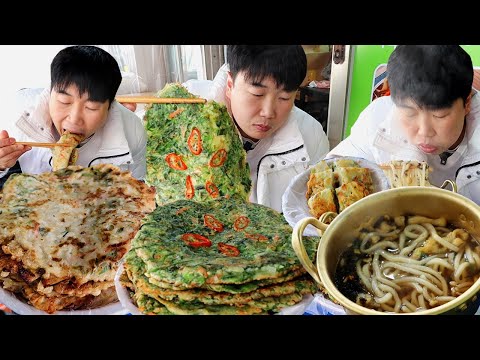 부침개 1장에 5백원..천원.. 너무 싸니깐 20장 시켜서 만원어치 묵고 우동 또묵자..