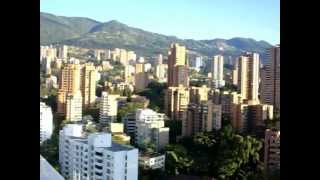 preview picture of video 'Medellin video desde El Poblado. Torre Dann de negocios'