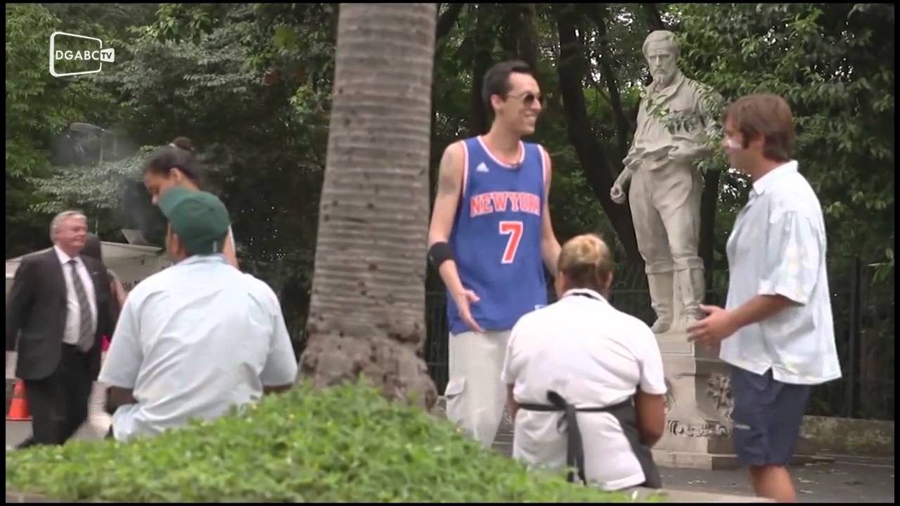 Vingança bem-humorada contra norte-americanos que imitaram brasileiros na Disney; veja vídeo