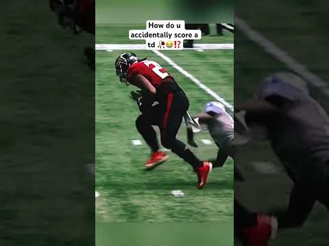 Bro couldn’t stop himself 😭✌️ #nfl #shorts please go viral😭🥀