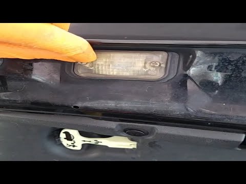 2004-2008 Chrysler Crossfire License Plate Light Bulb Replacement