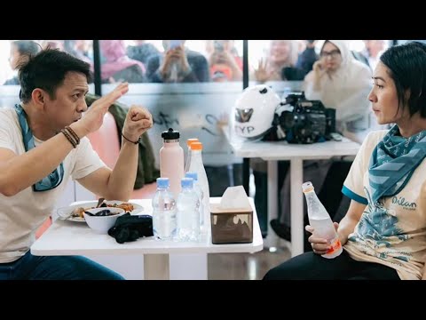 Niken Anjani Tersipu Malu Di Suapin Ariel NOAH Saat Touring Jakarta Bandung Dillan ITB 1997