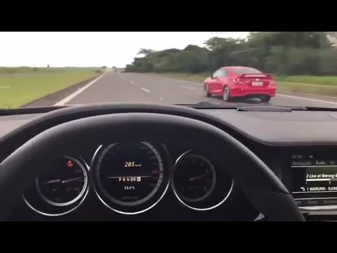 Benga é Benga: Mercedes-Benz CLS 63 AMG vs Honda Civic Si