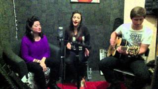 Valerie - Amy Winehouse (acoustic cover) Cara Samantha, Nina Siegel & Iakov Kremenskiy