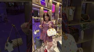 Second hand designer shopping on a cruise ship!!! 👛🎀😉 @RoyalCaribbeanAUNZ @RoyalCaribbean