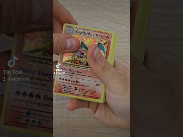 Vídeo relacionado con Pack de 50 Cartas Originales en Inglés, Caja de Regalo Catsome Compatible con Cartas Pokémon 45 Cartas comunes + 5 energias + 1 Carta V, VMAX, RARA o Reverse Holo Compatible con Pikachu para Navidad