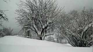 preview picture of video 'Neve 2013 Limone Piemonte-Residenza Girasole coperta dalla neve'