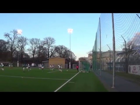 Elins välplacerade frispark direkt i mål - 10 april 2016
