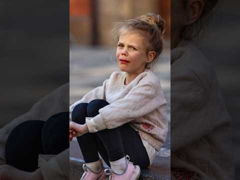 The photo made the crying girl laugh❤️